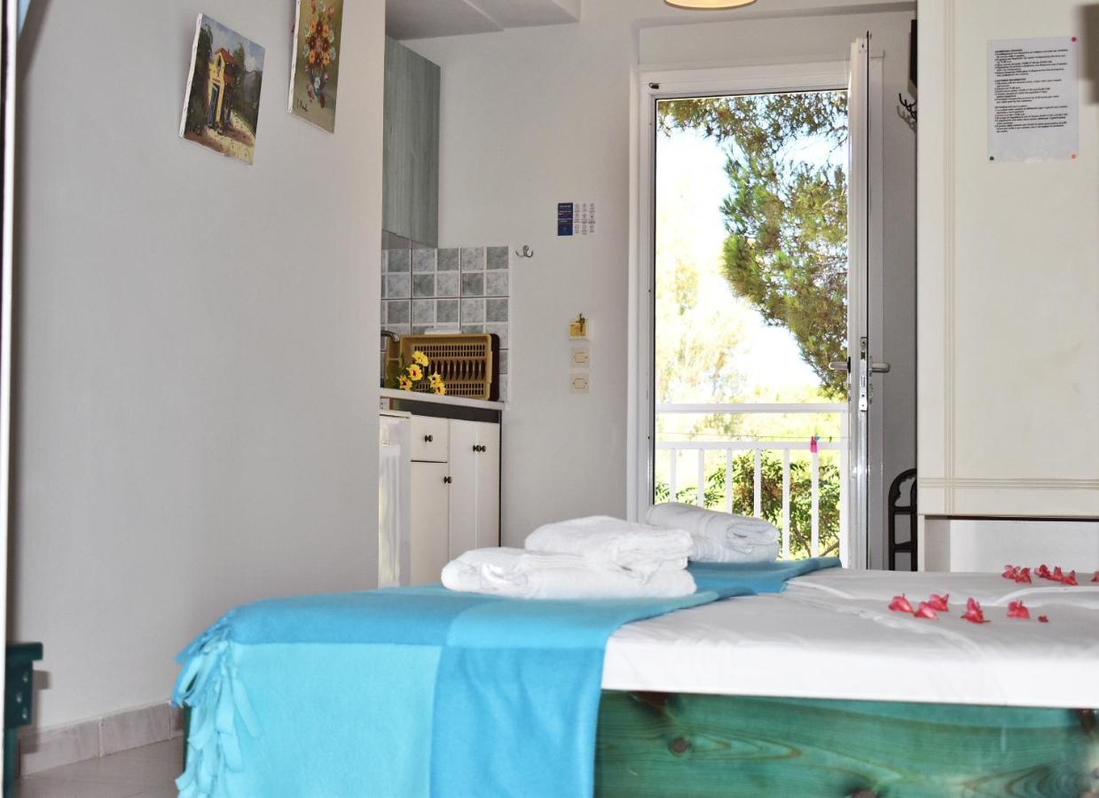 Kuris Studios & Apartments Vasilikos  Ngoại thất bức ảnh
